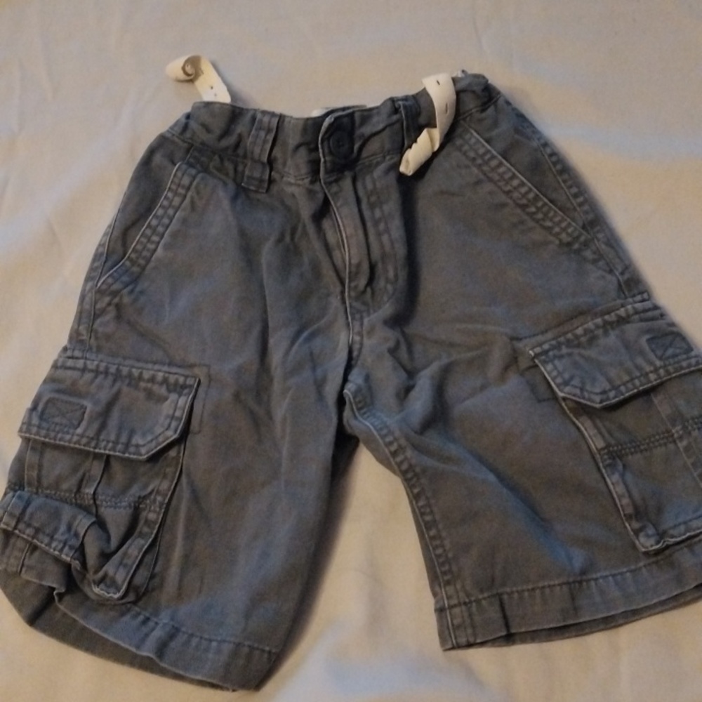 Boys gray cargo shorts size 6